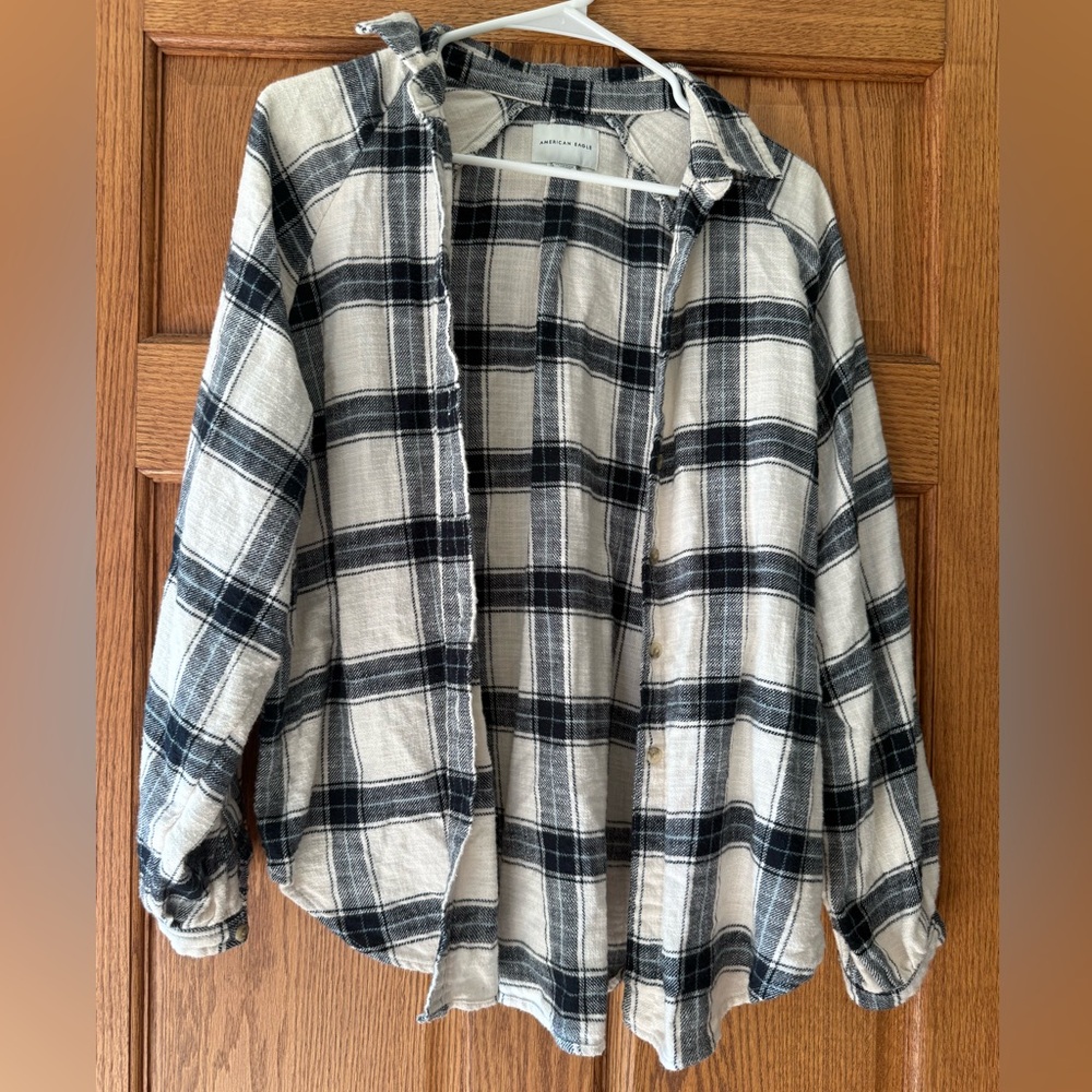 American Eagle Outfitters Black and Cream Plaid Button Down Shirt